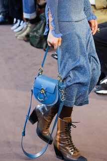 Details Chloé Fall 2018 Ready-to-Wear , Детали коллекции Хлоя осень зима 2018 , Fashion show , неделя моды в Париже , PFW , Paris Fashion Week , Mainstyles